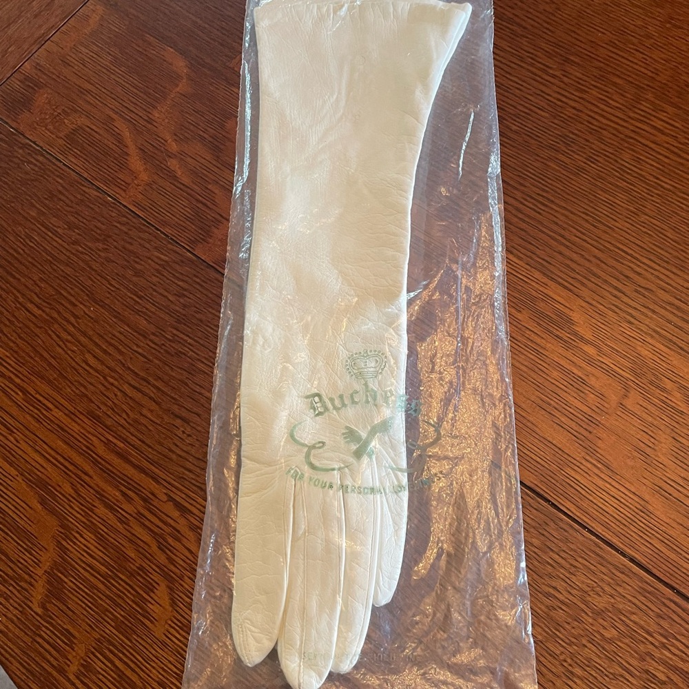 Leather Gloves Vintage White Duchess